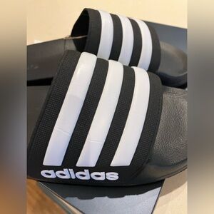 Classic Adilette Sliders
Size: men’s 6 
        Approx. Women’s 7.5